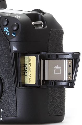 Canon EOS 70D слот для карты памяти