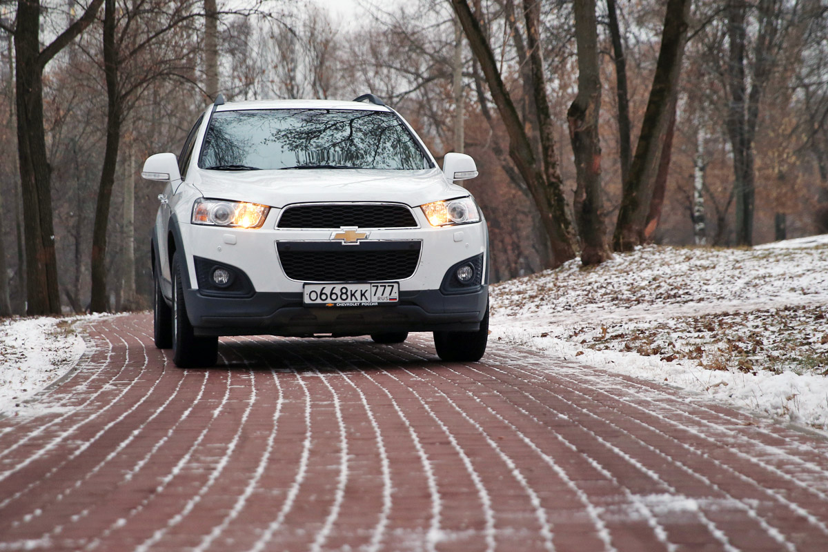 Chevrolet Captiva 2,2 D: честный средний класс — Российское фото