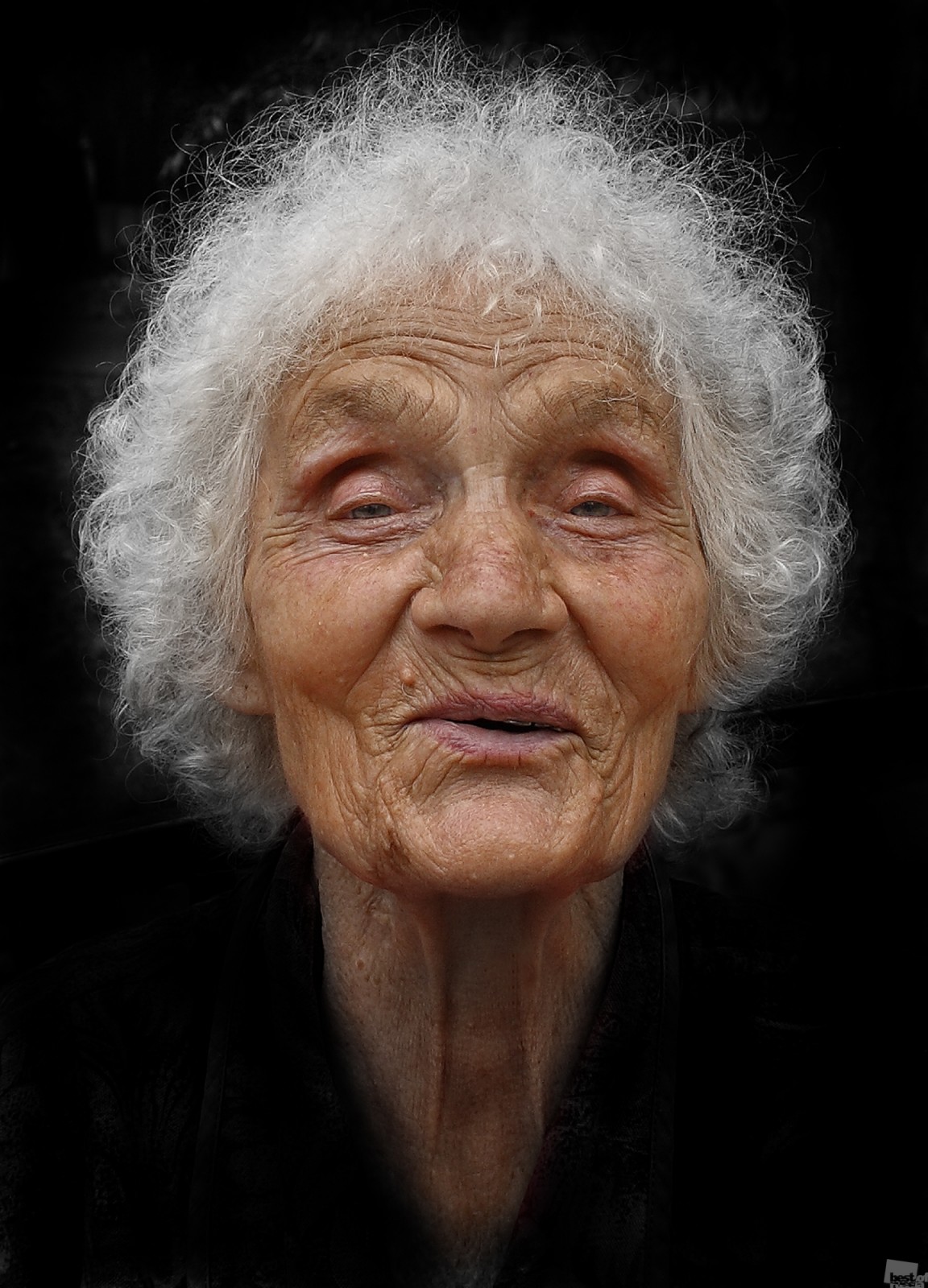 Старые баю. Портрет пожилой женщины. Старая бабушка. Старое лицо. Лицо старушки.