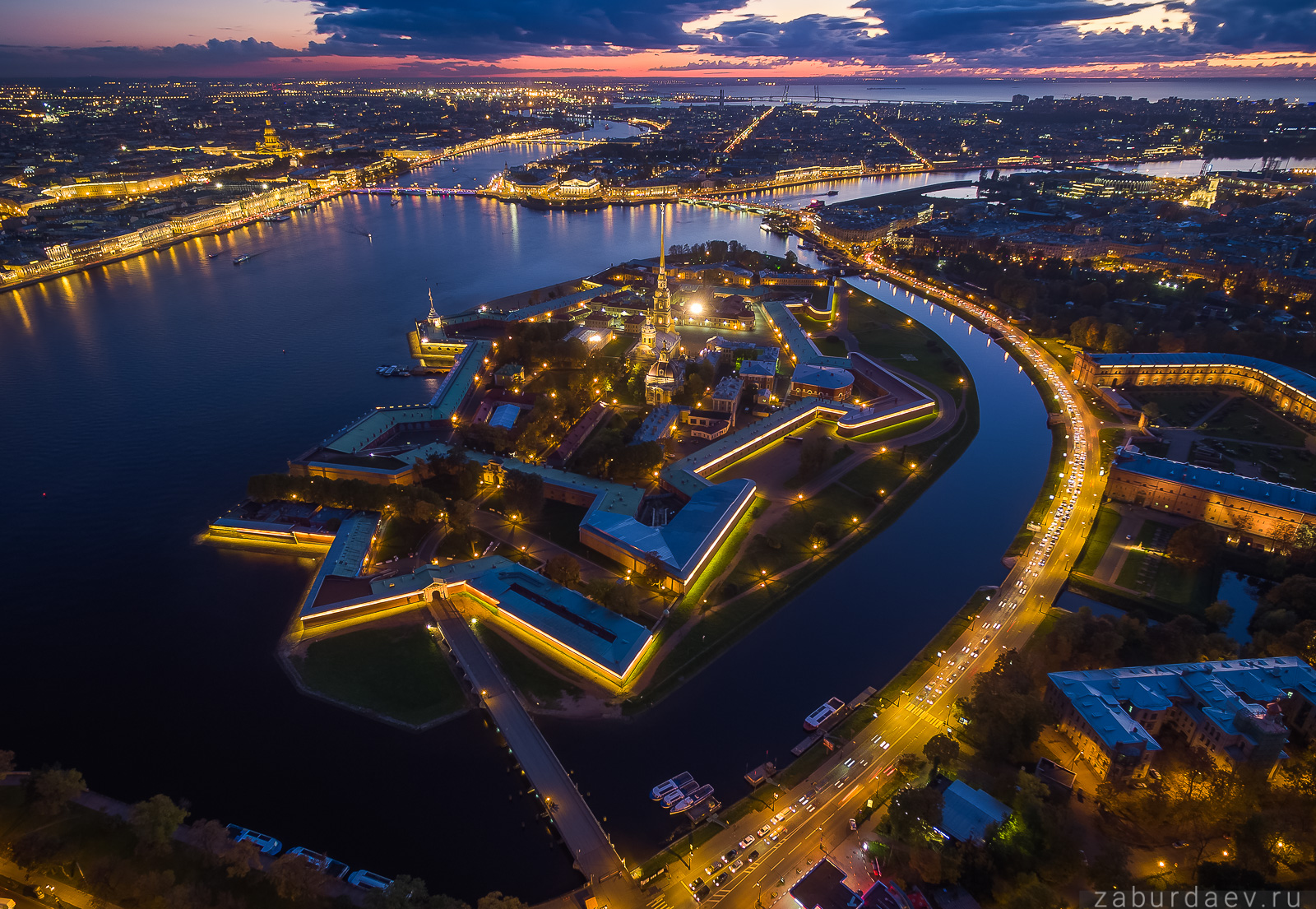 Дальневосточная санкт петербург. Петропавловская крепость в Санкт-Петербурге. Питер Петропавловская крепость. Санкт-Петербург Заячий остров Петропавловская крепость. Заячий остров Петропавловская крепость.