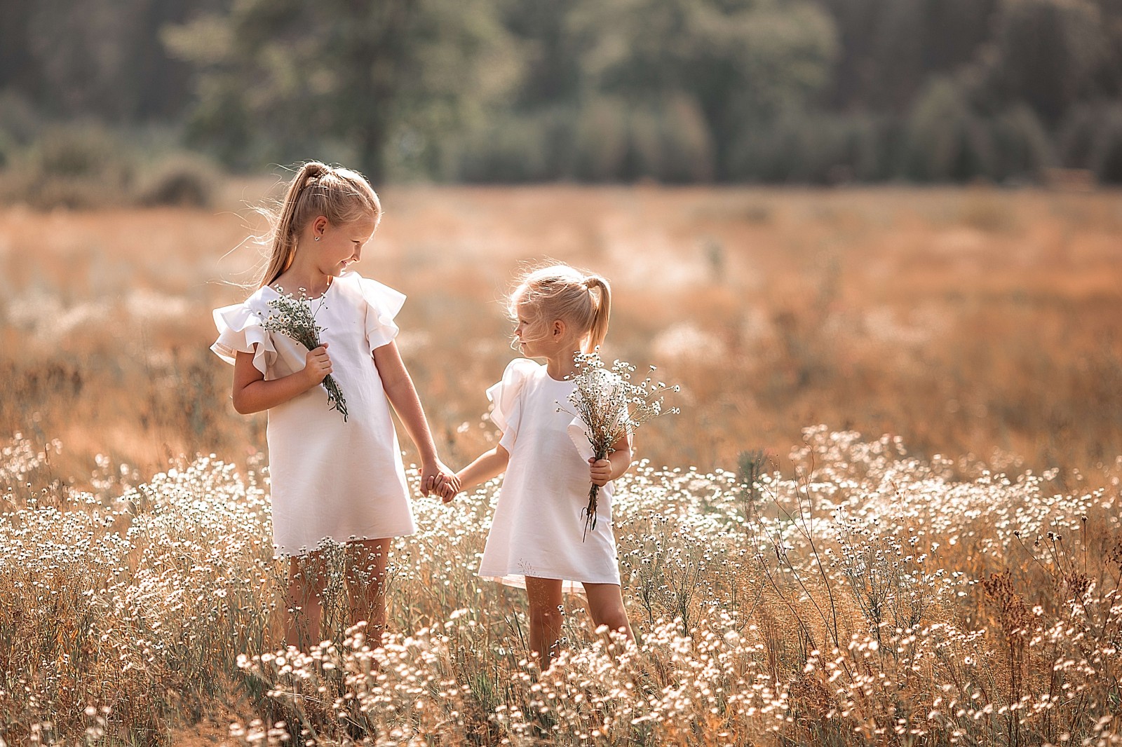 Фотосессия с сестрой в поле
